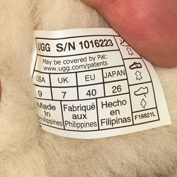 Ugg size 9
Classic Short, Chestnut - Picture 3 of 3